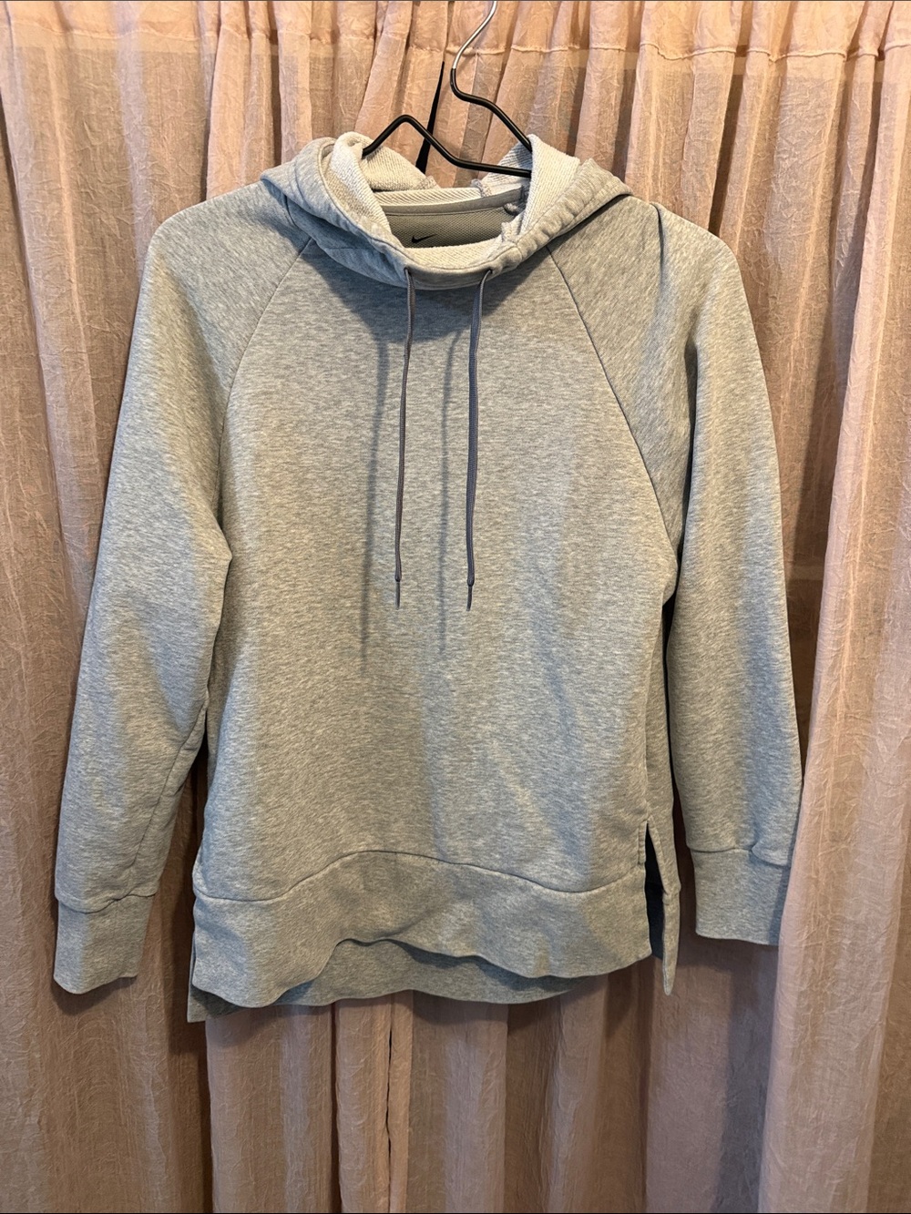 Nike Men’s Light Gray Crewneck Hoodie Sweatshirt